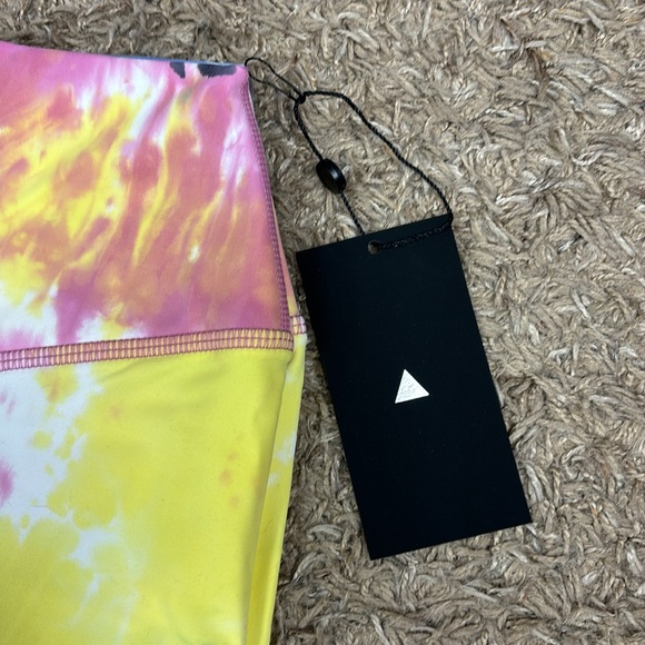 Vitality Leggings - Picture 2 of 8